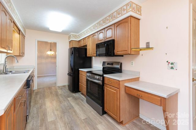 218 Turtle Lane, Hendersonville, NC 28791