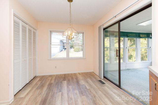 218 Turtle Lane, Hendersonville, NC 28791