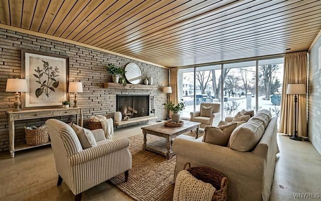 13 Hirschfield Drive, Amherst, NY 14221