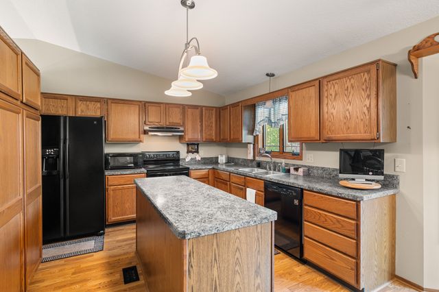 4432 98th Street, Urbandale, IA 50322