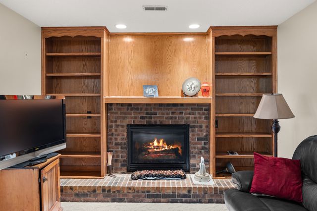 4432 98th Street, Urbandale, IA 50322