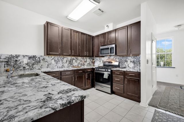 16 Paulina Pl, Franklin Twp., NJ 08873
