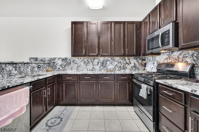 16 Paulina Pl, Franklin Twp., NJ 08873