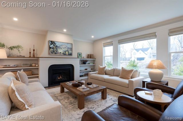 205 Mountain View Lane, Milford, MI 48381