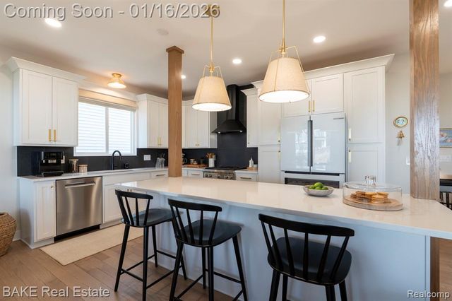 205 Mountain View Lane, Milford, MI 48381