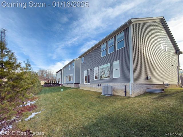 205 Mountain View Lane, Milford, MI 48381