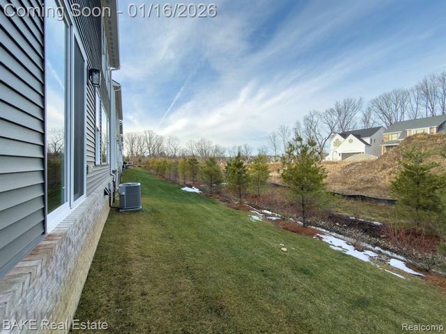 205 Mountain View Lane, Milford, MI 48381