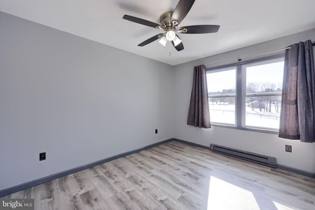 877 RICHMOND RD, Windsor, PA 17366