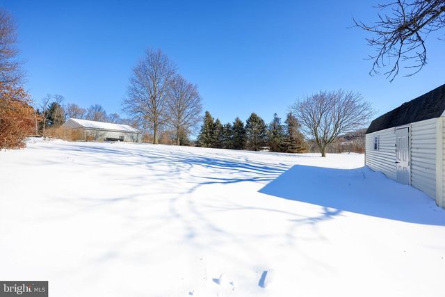 877 RICHMOND RD, Windsor, PA 17366