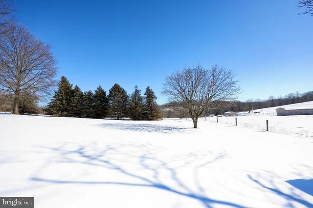 877 RICHMOND RD, Windsor, PA 17366