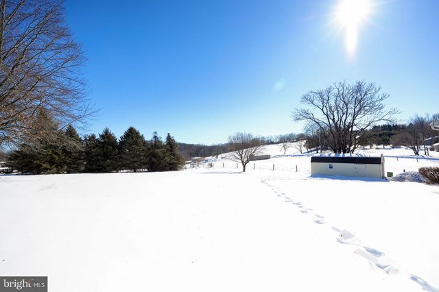 877 RICHMOND RD, Windsor, PA 17366