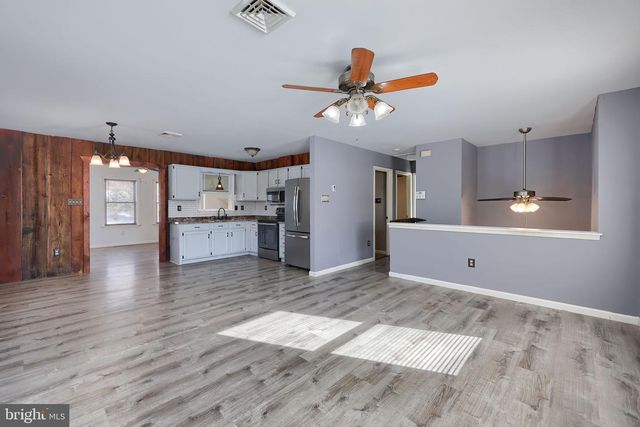 877 RICHMOND RD, Windsor, PA 17366