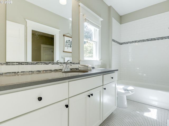 131 Se 74TH Ave, Portland, OR 97215