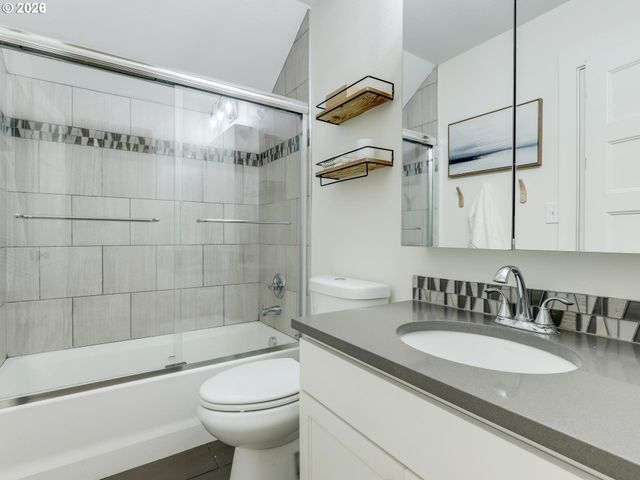 131 Se 74TH Ave, Portland, OR 97215