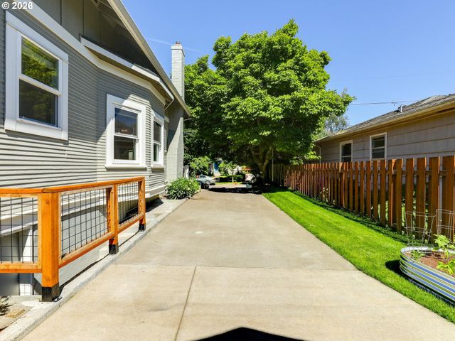 131 Se 74TH Ave, Portland, OR 97215