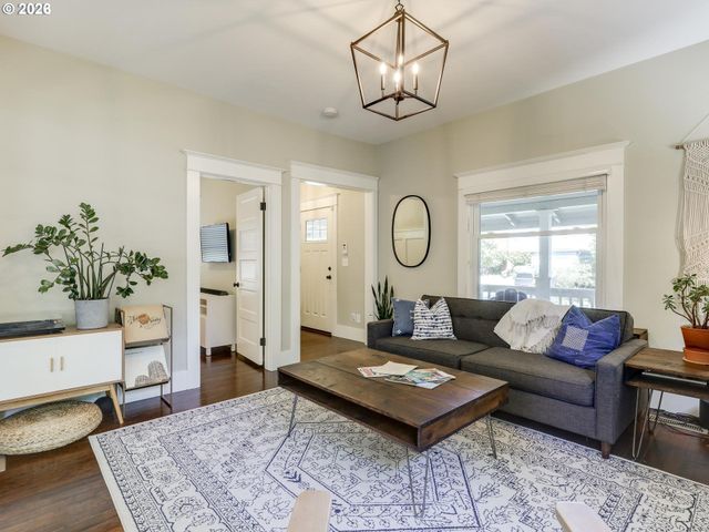 131 Se 74TH Ave, Portland, OR 97215