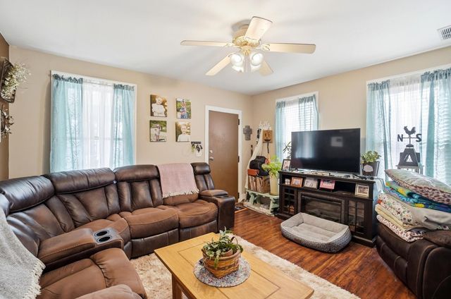 64 Commerce Street, Lockbourne, OH 43137