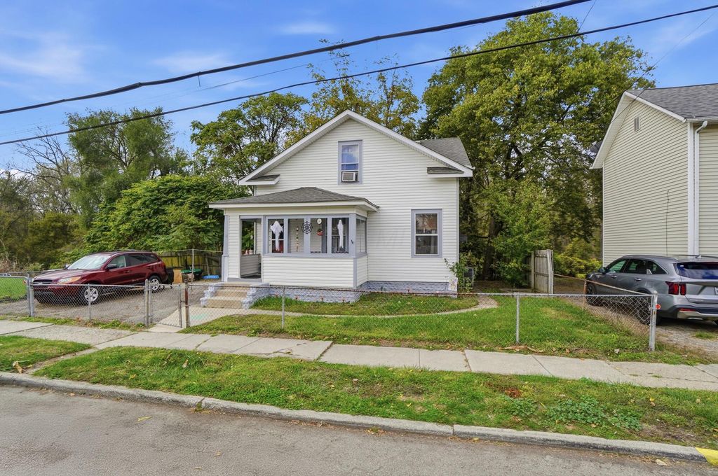 64 Commerce Street, Lockbourne, OH 43137