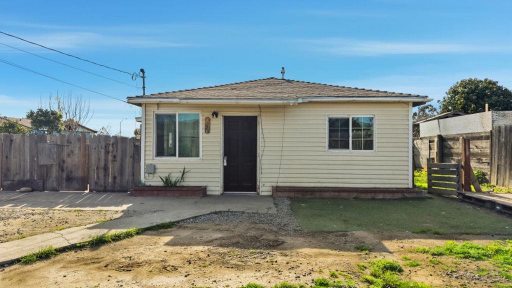 1046 C Street, Salinas, CA 93905