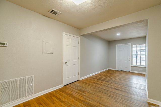 462 Trudell, San Antonio, TX 78213