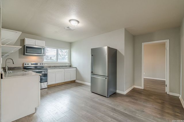 462 Trudell, San Antonio, TX 78213