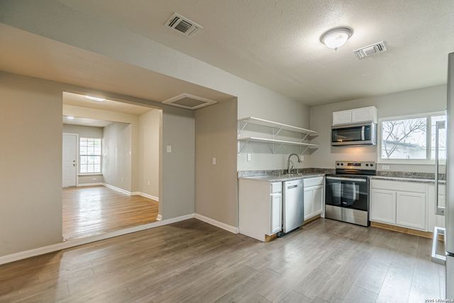 462 Trudell, San Antonio, TX 78213