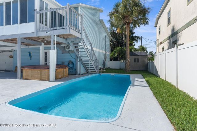 7637 Hatteras Drive, Hudson, FL 34667