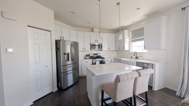 29W730 Cambridge Court 730, Warrenville, IL 60555