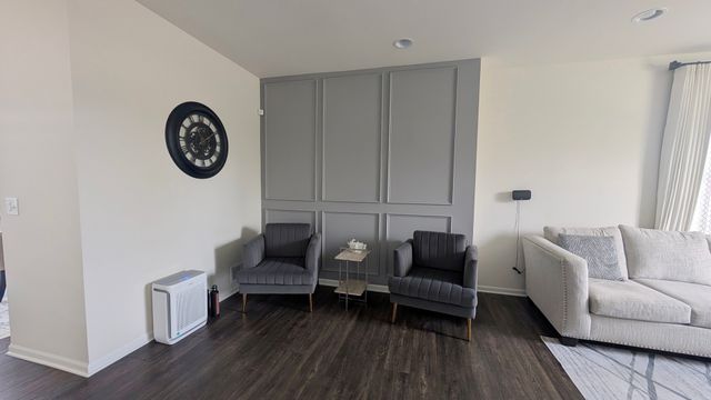 29W730 Cambridge Court 730, Warrenville, IL 60555