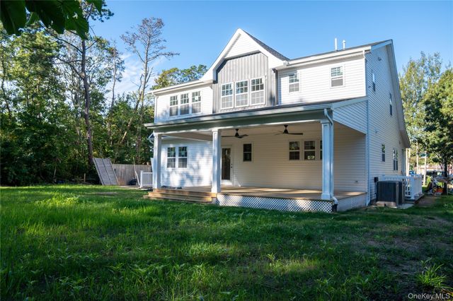 49 the green, Shirley, NY 11967