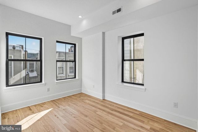 1635 S 5TH ST, Philadelphia, PA 19148