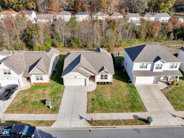 1062 Berra Dr, Springfield, TN 37172