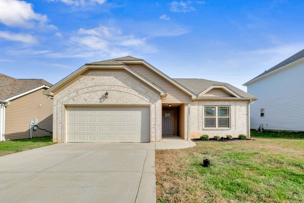 1062 Berra Dr, Springfield, TN 37172