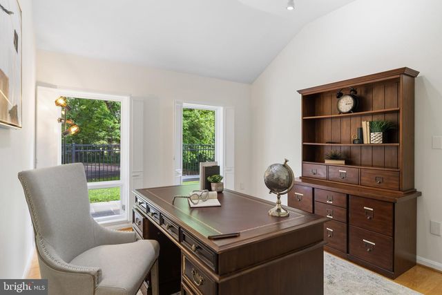 10216 EISENHOWER LN, Great Falls, VA 22066