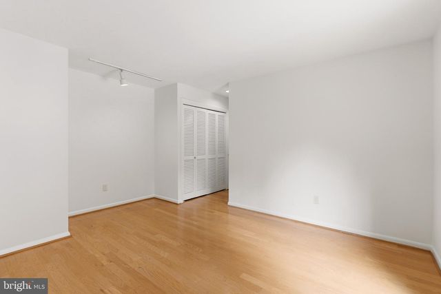 10216 EISENHOWER LN, Great Falls, VA 22066