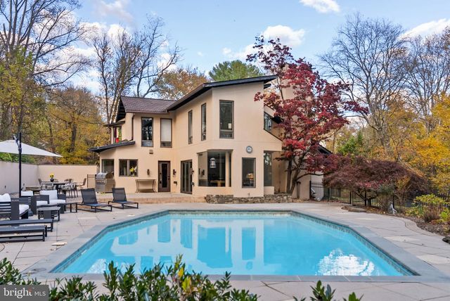 10216 EISENHOWER LN, Great Falls, VA 22066