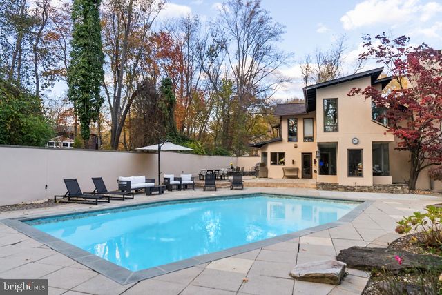 10216 EISENHOWER LN, Great Falls, VA 22066