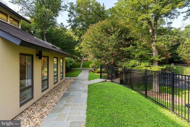 10216 EISENHOWER LN, Great Falls, VA 22066