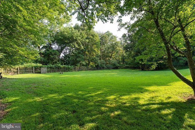 10216 EISENHOWER LN, Great Falls, VA 22066
