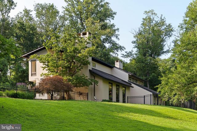 10216 EISENHOWER LN, Great Falls, VA 22066