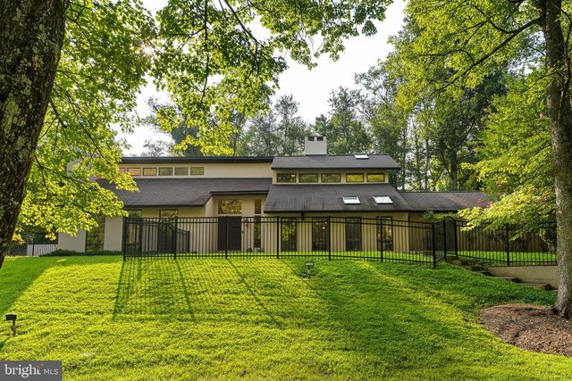 10216 EISENHOWER LN, Great Falls, VA 22066