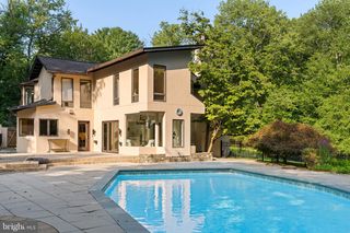 10216 EISENHOWER LN, Great Falls, VA 22066