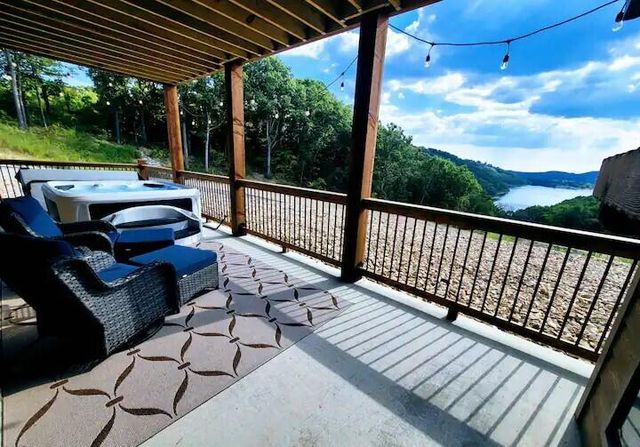 74 Westward Way, Kimberling City, MO 65686