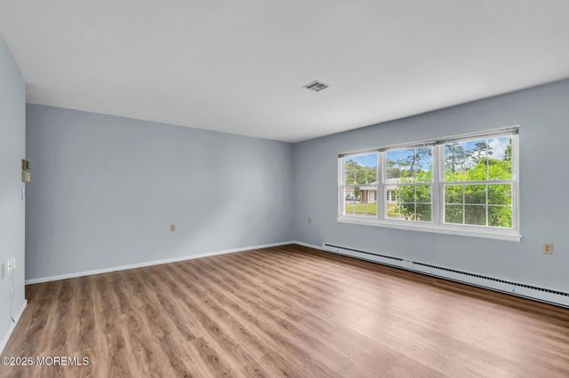679B New Castle Court, Lakewood, NJ 08701