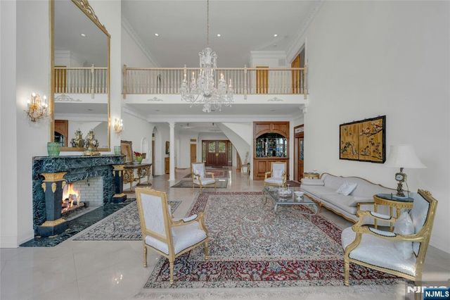 24 Club Way, Cedar Grove, NJ 07009