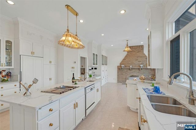 24 Club Way, Cedar Grove, NJ 07009