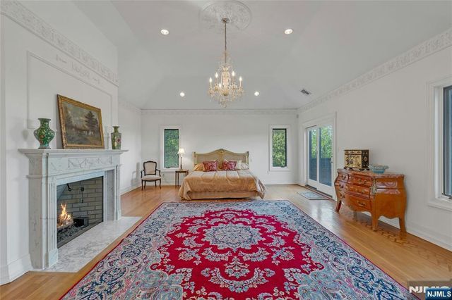 24 Club Way, Cedar Grove, NJ 07009