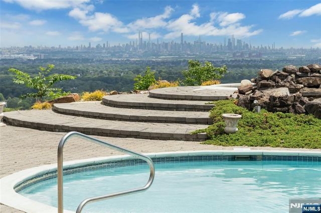 24 Club Way, Cedar Grove, NJ 07009