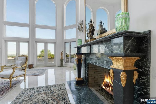 24 Club Way, Cedar Grove, NJ 07009