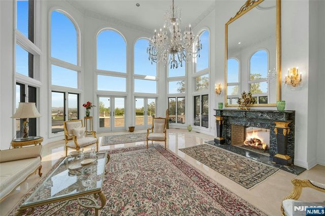 24 Club Way, Cedar Grove, NJ 07009